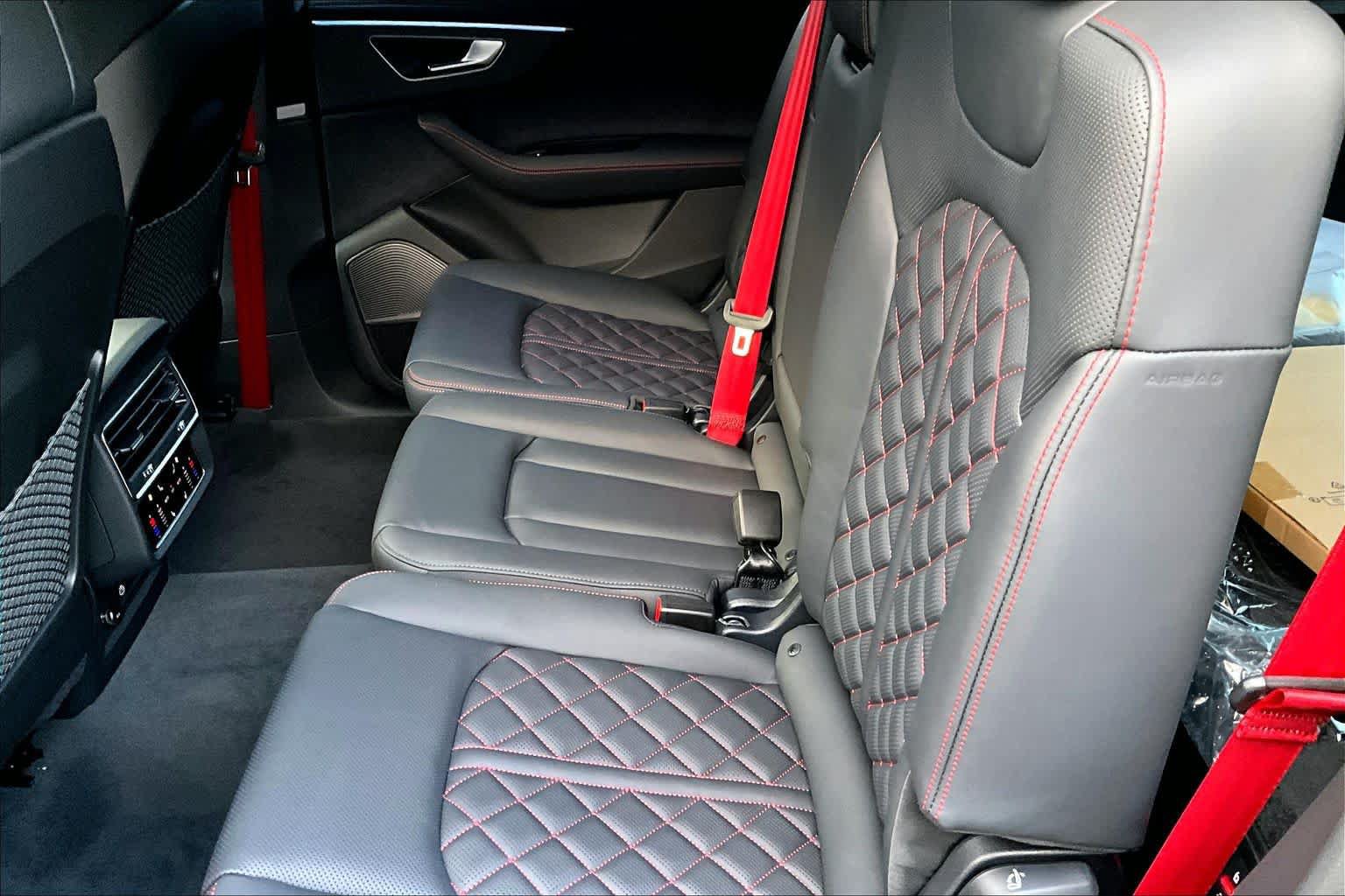 New 2026 Audi SQ7 Prestige AWD/4WD image 19