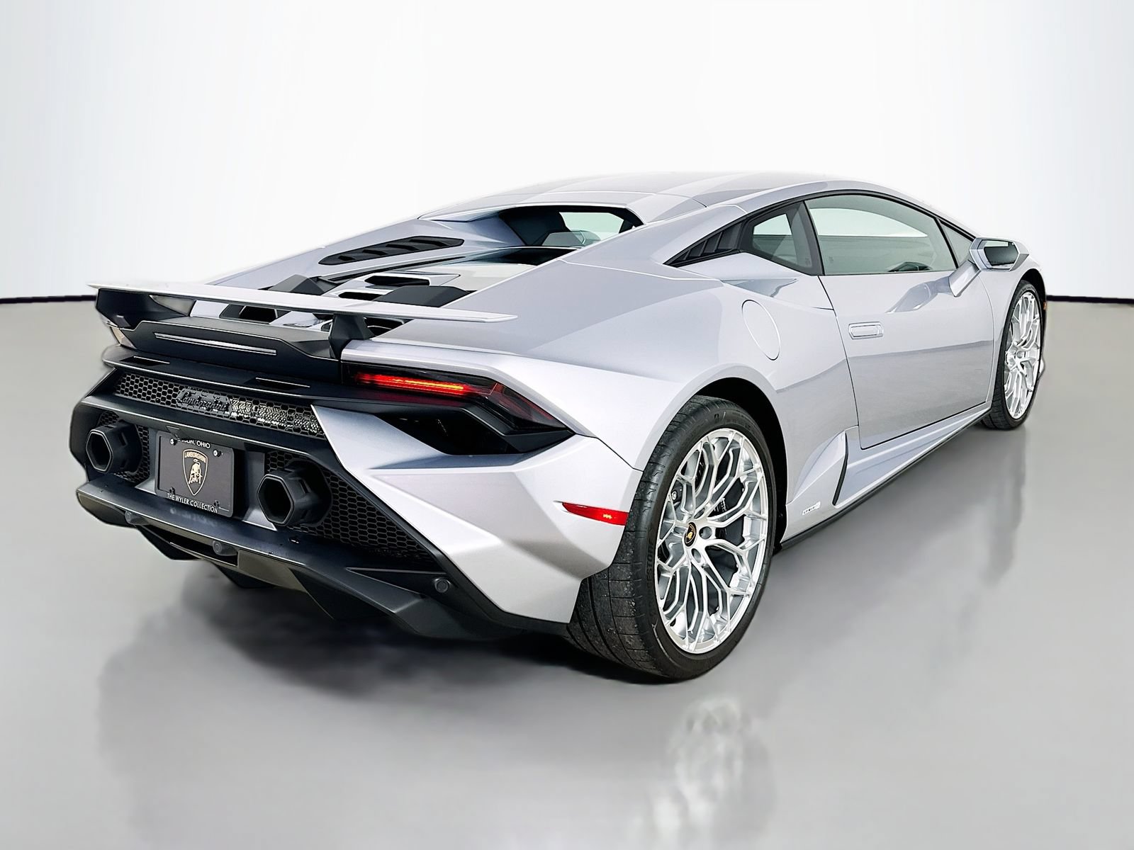 Used 2024 Lamborghini Huracan Tecnica RWD image 5
