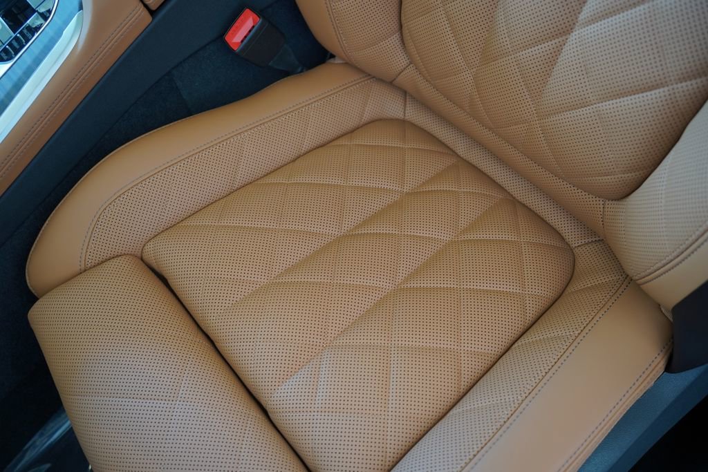 Used 2025 BMW X5 xDrive50e w/ Executive Package image 12