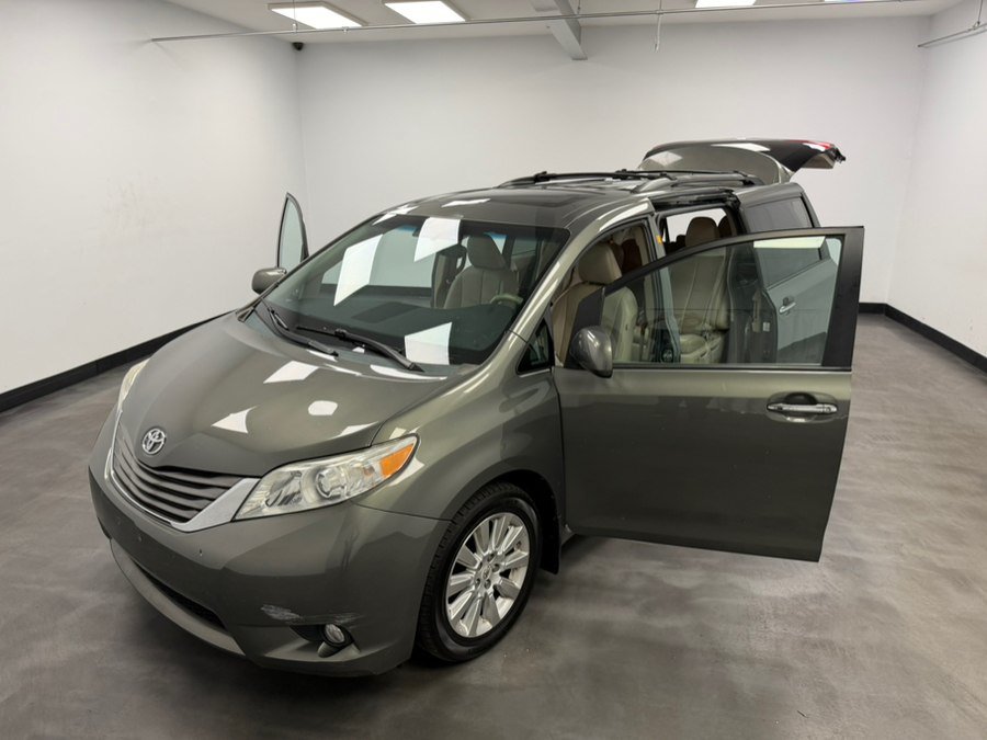 Used 2011 Toyota Sienna XLE w/ Premium Pkg AWD/4WD image 21