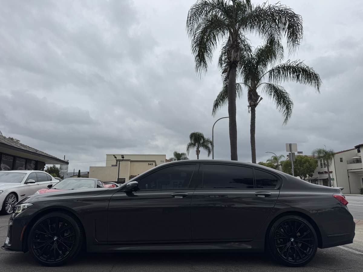 Used 2020 BMW 740i w/ M Sport Package image 2