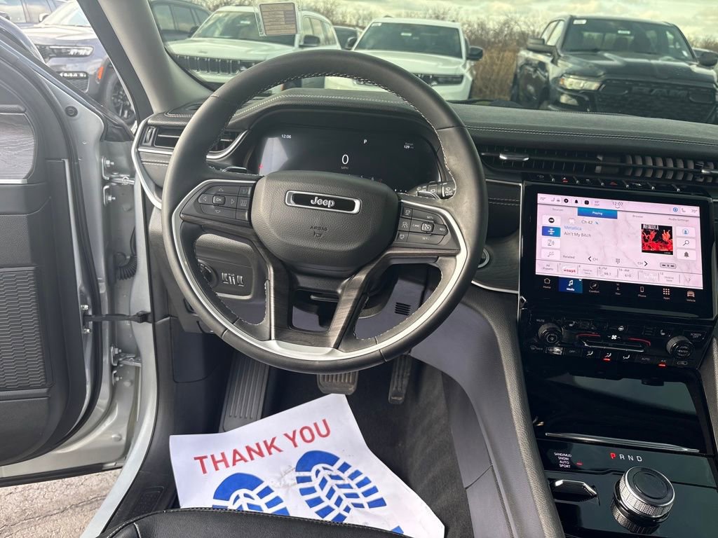 Certified 2023 Jeep Grand Cherokee Limited w/ Black Appearance Package image 15