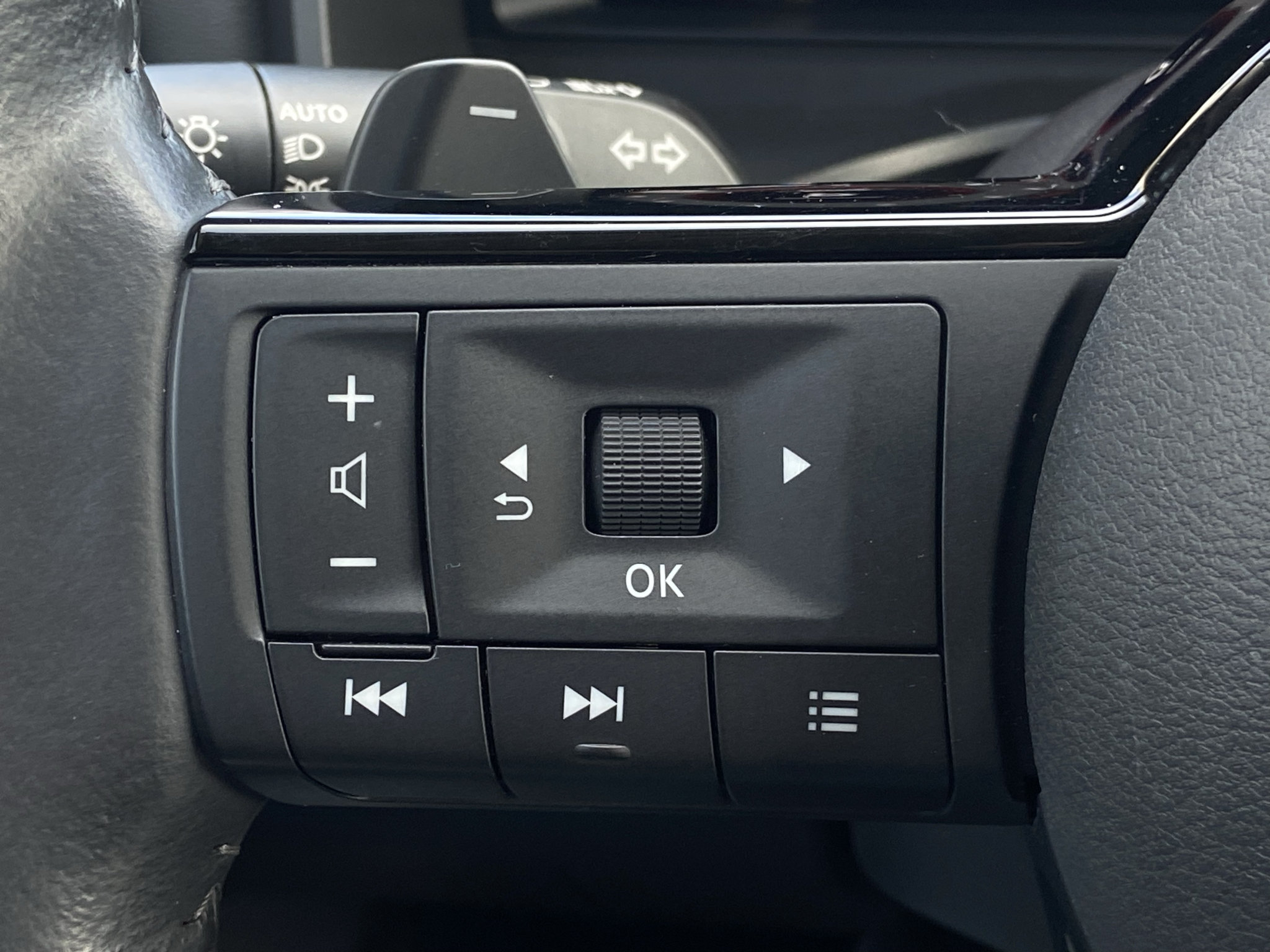 Used 2023 Nissan Rogue Platinum w/ Platinum Premium Package AWD/4WD image 26