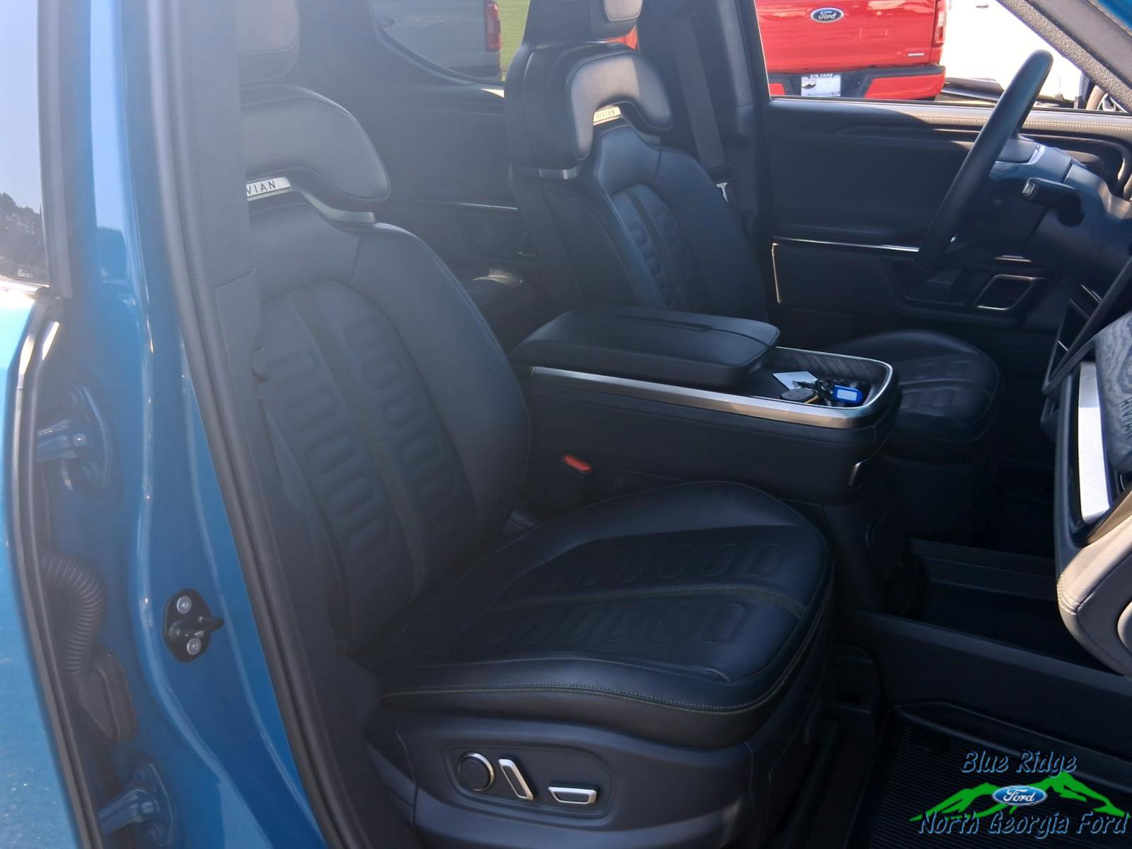 Used 2022 Rivian R1T Adventure image 11