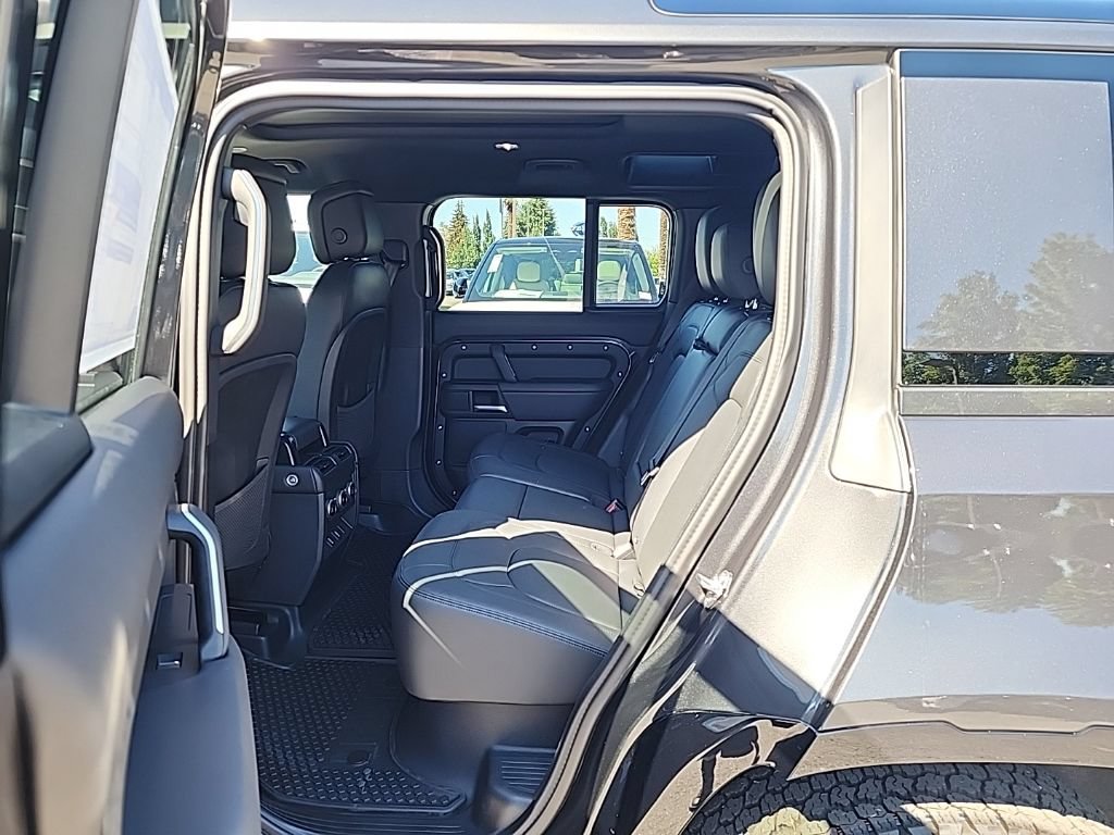 New 2026 Land Rover Defender 110 X-Dynamic SE AWD/4WD image 5
