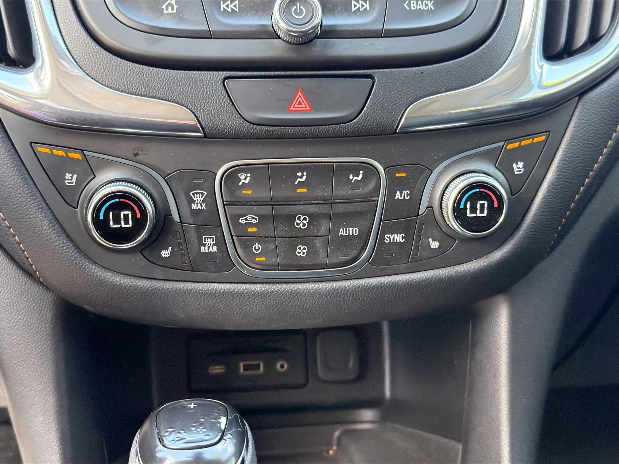 Used 2020 Chevrolet Equinox Premier image 27