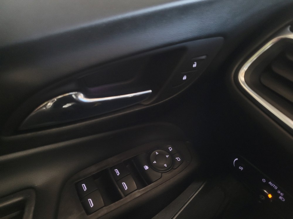 Used 2018 Chevrolet Equinox LT FWD image 27