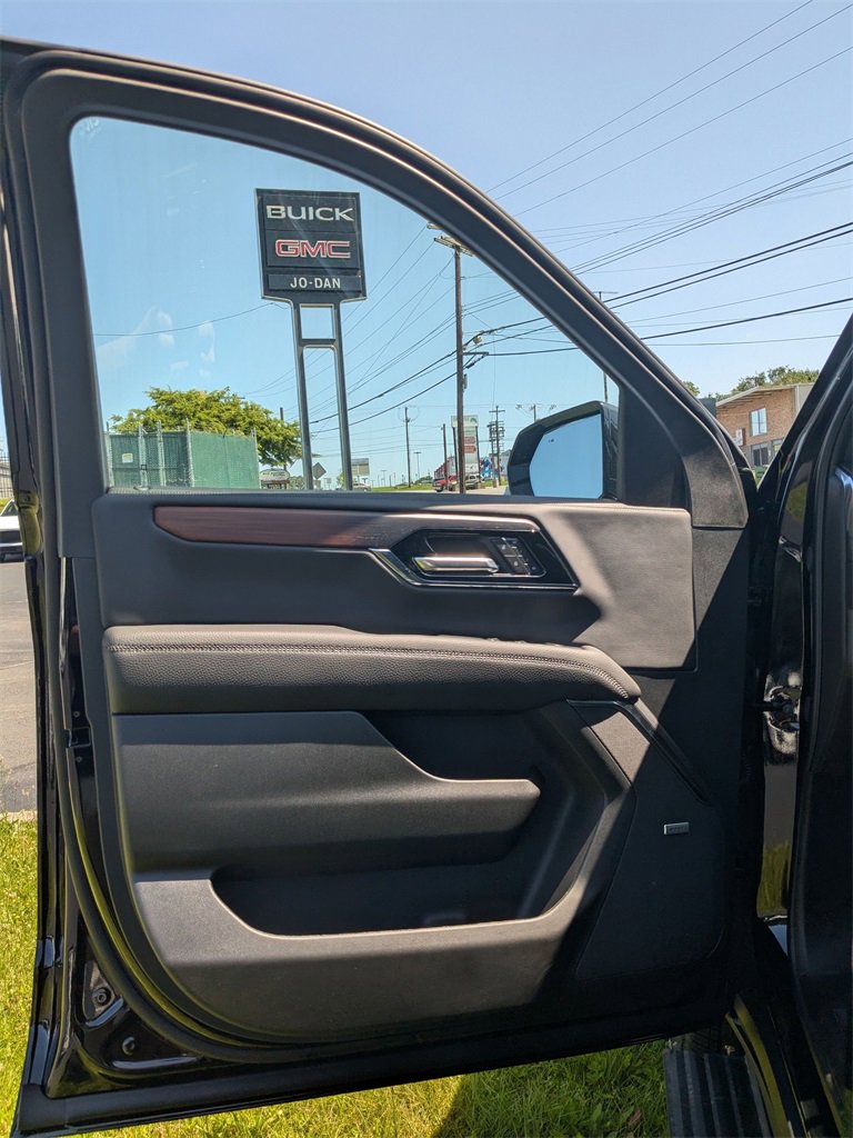 New 2025 GMC Yukon XL Denali w/ Sun & Power Step Package image 14