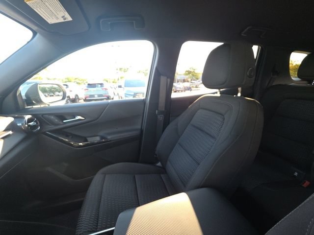 Used 2026 Chevrolet Equinox LT AWD/4WD image 24