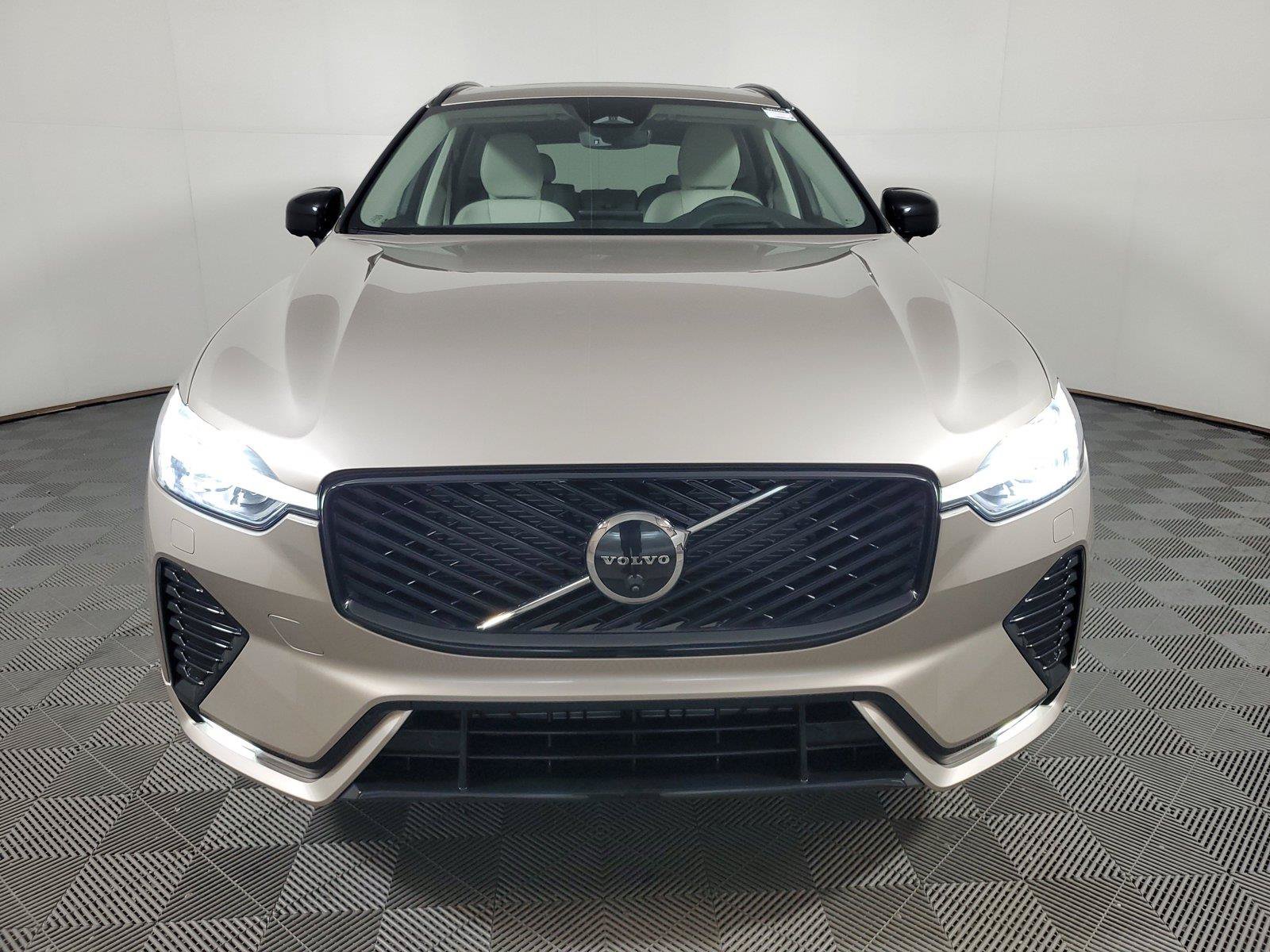 Used 2026 Volvo XC60 B5 Ultra w/ Protection Package Premier AWD/4WD image 2