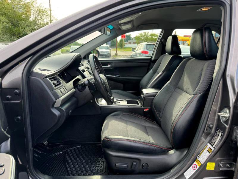 Used 2017 Toyota Camry SE image 10