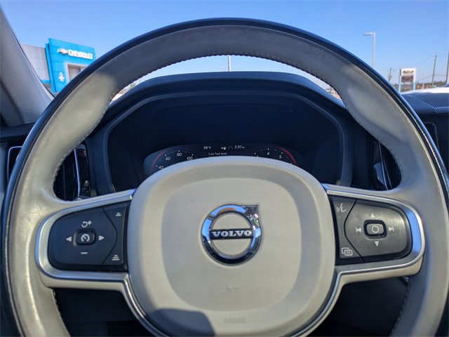 Used 2018 Volvo XC60 T6 Momentum w/ Convenience Package image 31