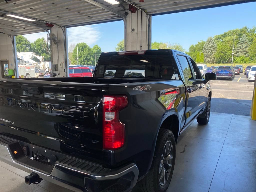 Used 2025 Chevrolet Silverado 1500 LT AWD/4WD image 4