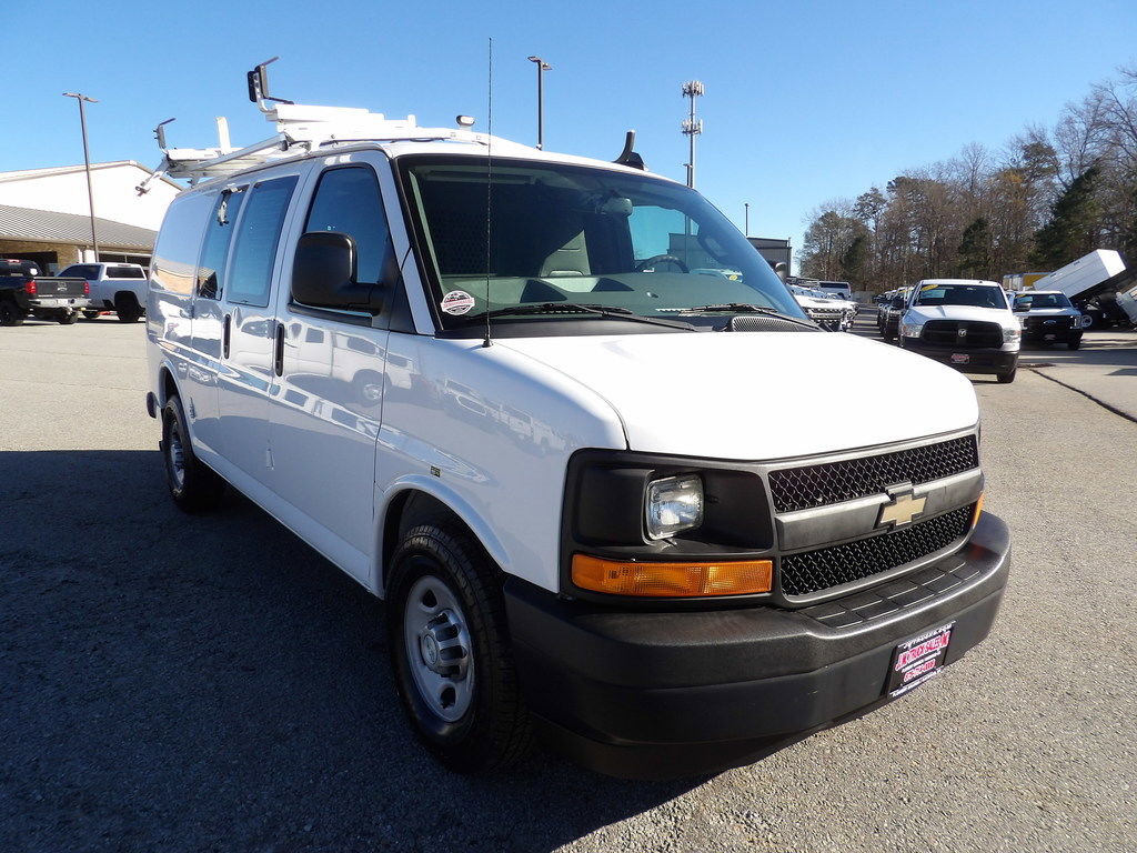 Used 2017 Chevrolet Express 2500 image 11