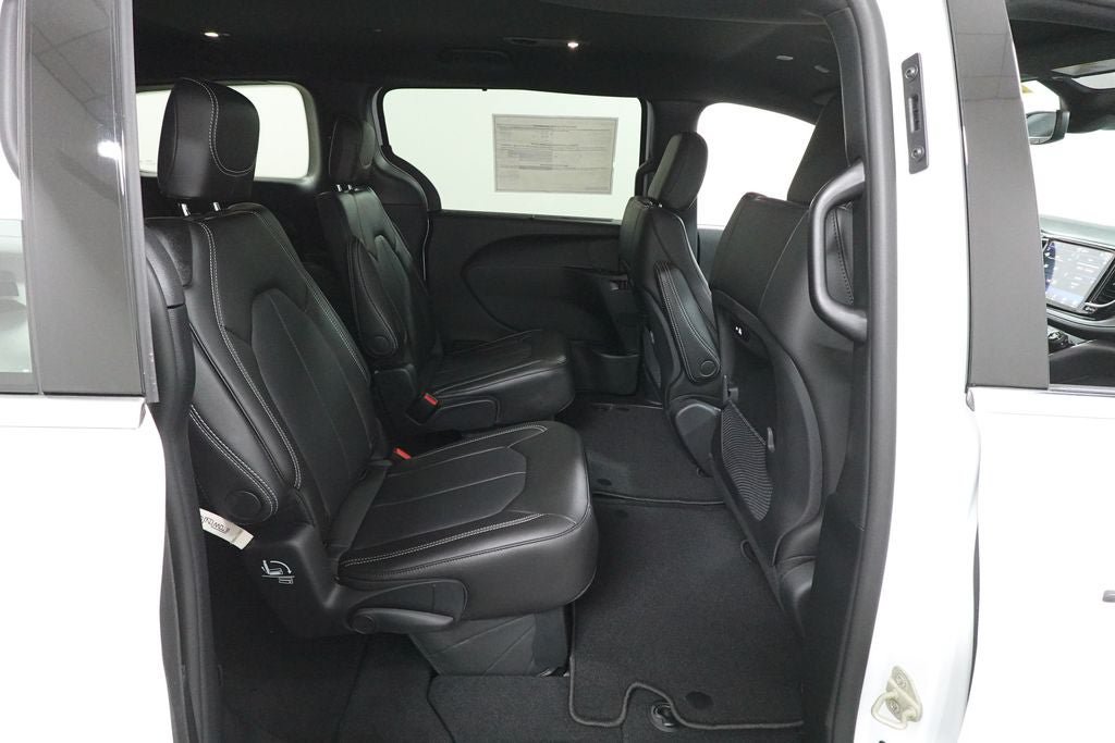 New 2027 Chrysler Pacifica Select FWD image 26