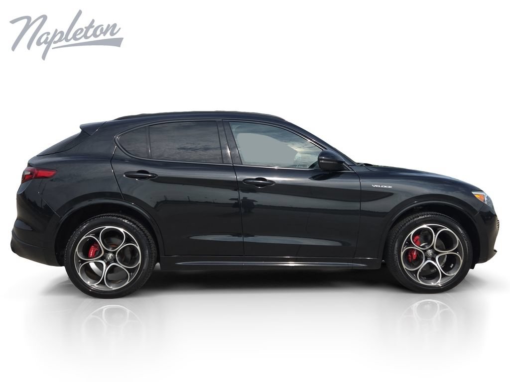 Used 2023 Alfa Romeo Stelvio Veloce AWD/4WD image 7