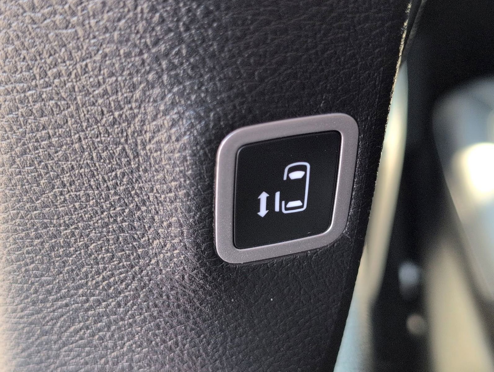 Used 2025 Chrysler Pacifica Select image 35