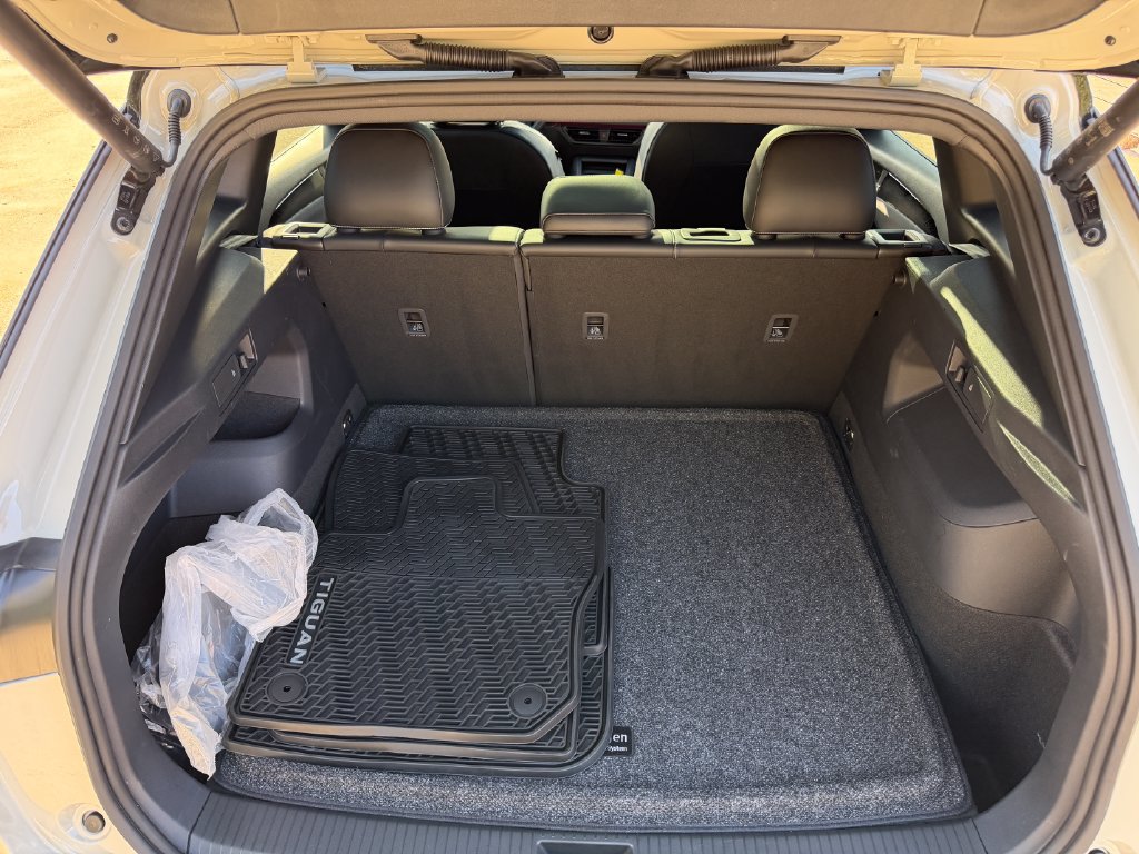 Certified 2026 Volkswagen Tiguan SE R-Line FWD image 28