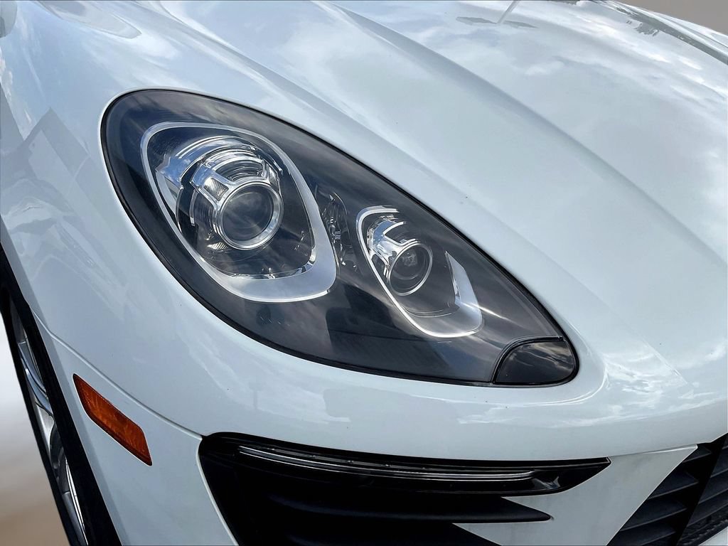 Used 2018 Porsche Macan AWD/4WD image 30