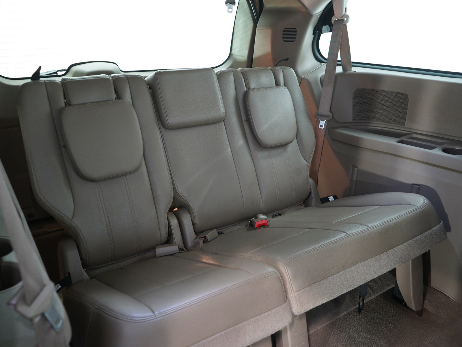 Used 2014 Chrysler Town & Country Touring FWD image 15