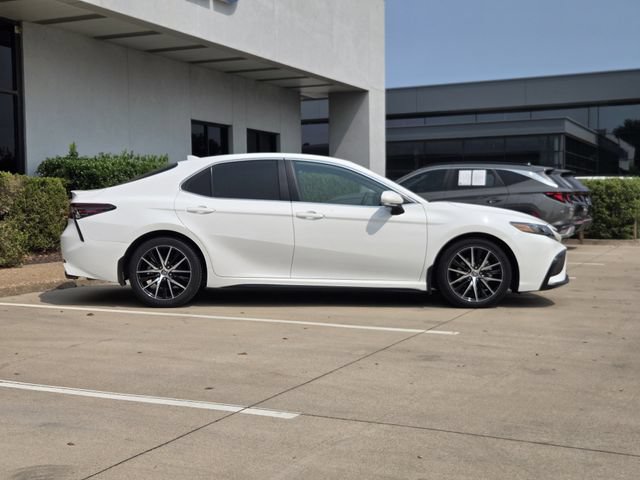 Used 2023 Toyota Camry SE FWD image 4
