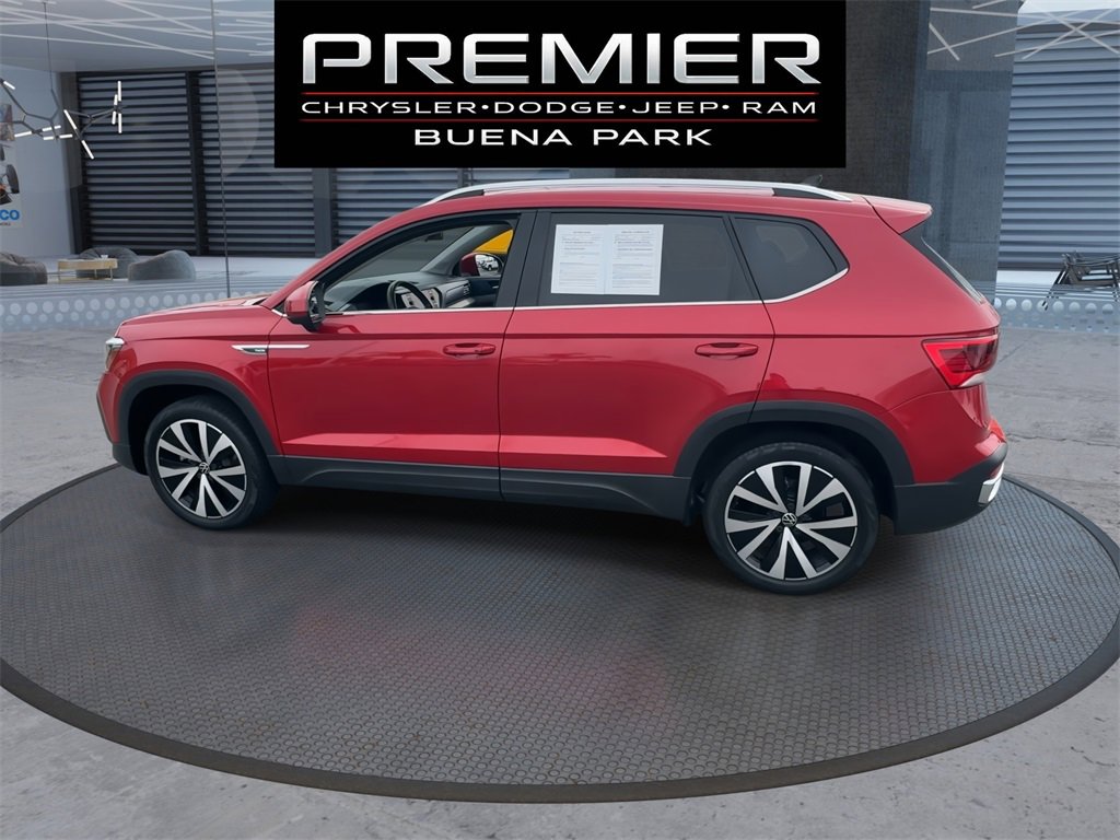 Used 2022 Volkswagen Taos SE w/ Panoramic Sunroof Package image 5