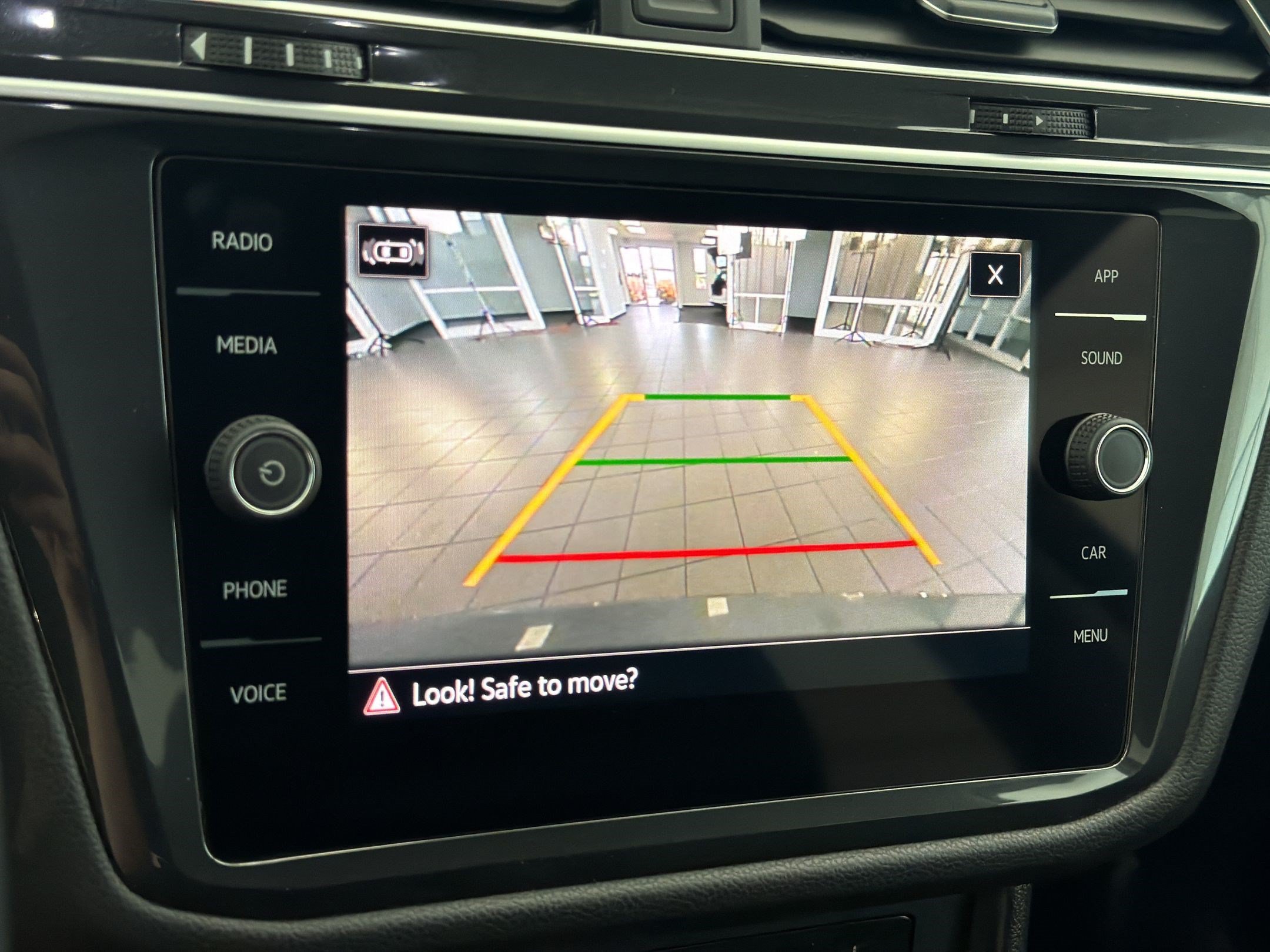 Used 2023 Volkswagen Tiguan SE FWD image 16