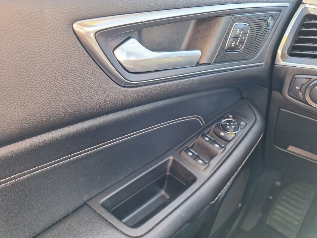 Used 2022 Ford Edge Titanium w/ Class II Trailer Tow Package image 19