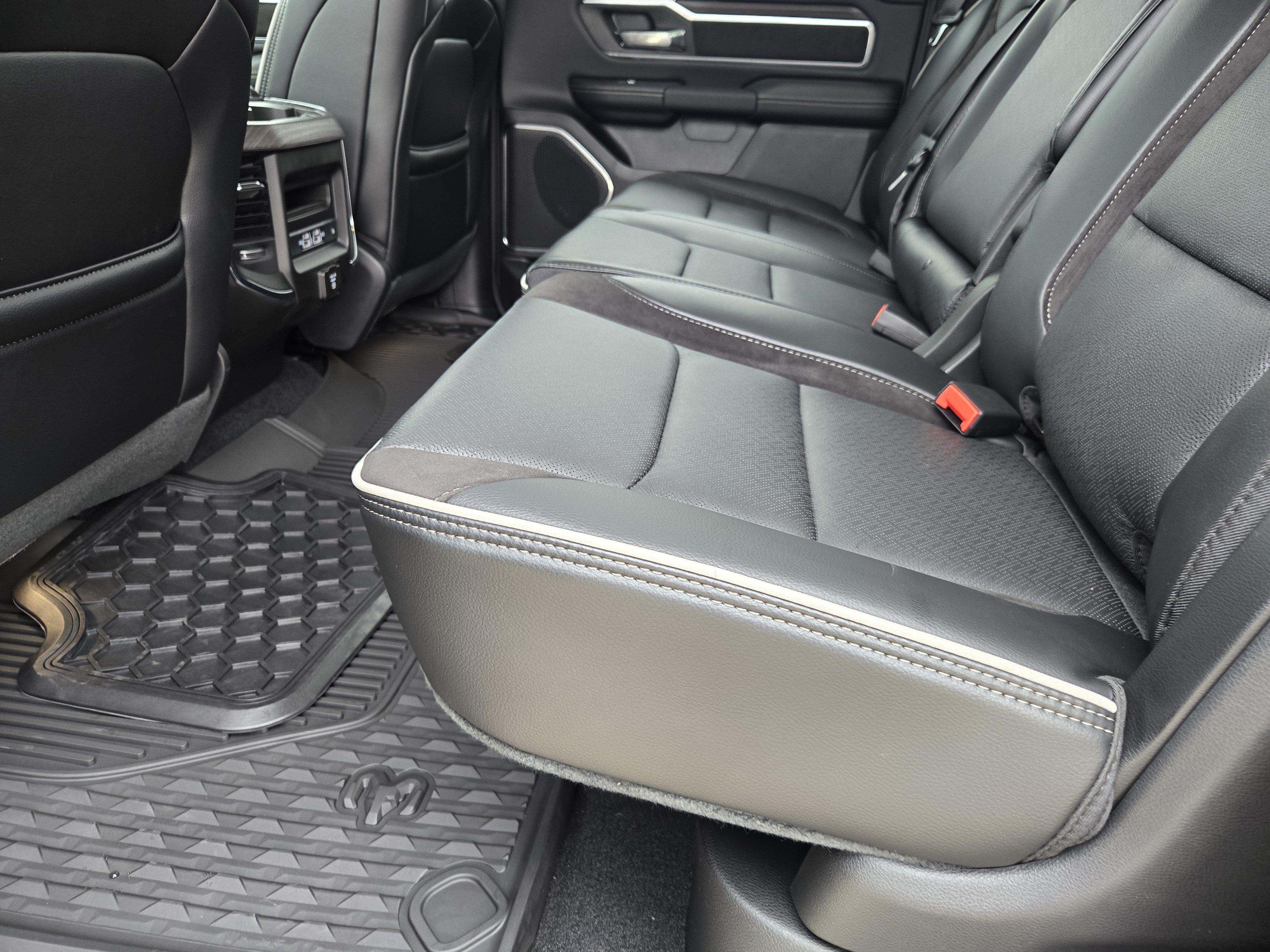 New 2026 RAM 1500 Laramie w/ Sport Appearance Package AWD/4WD image 21