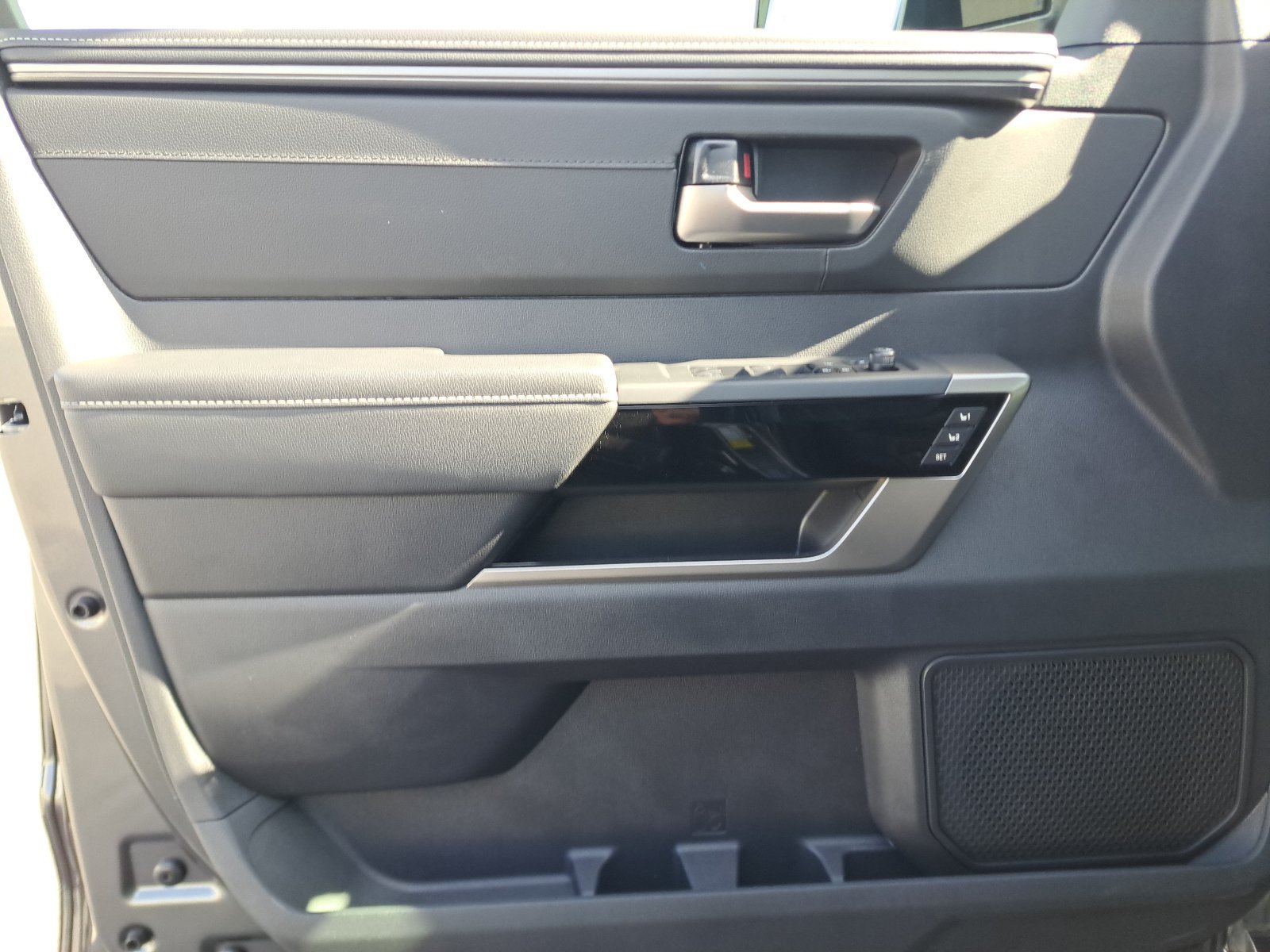 New 2026 Toyota Tundra Limited AWD/4WD image 18
