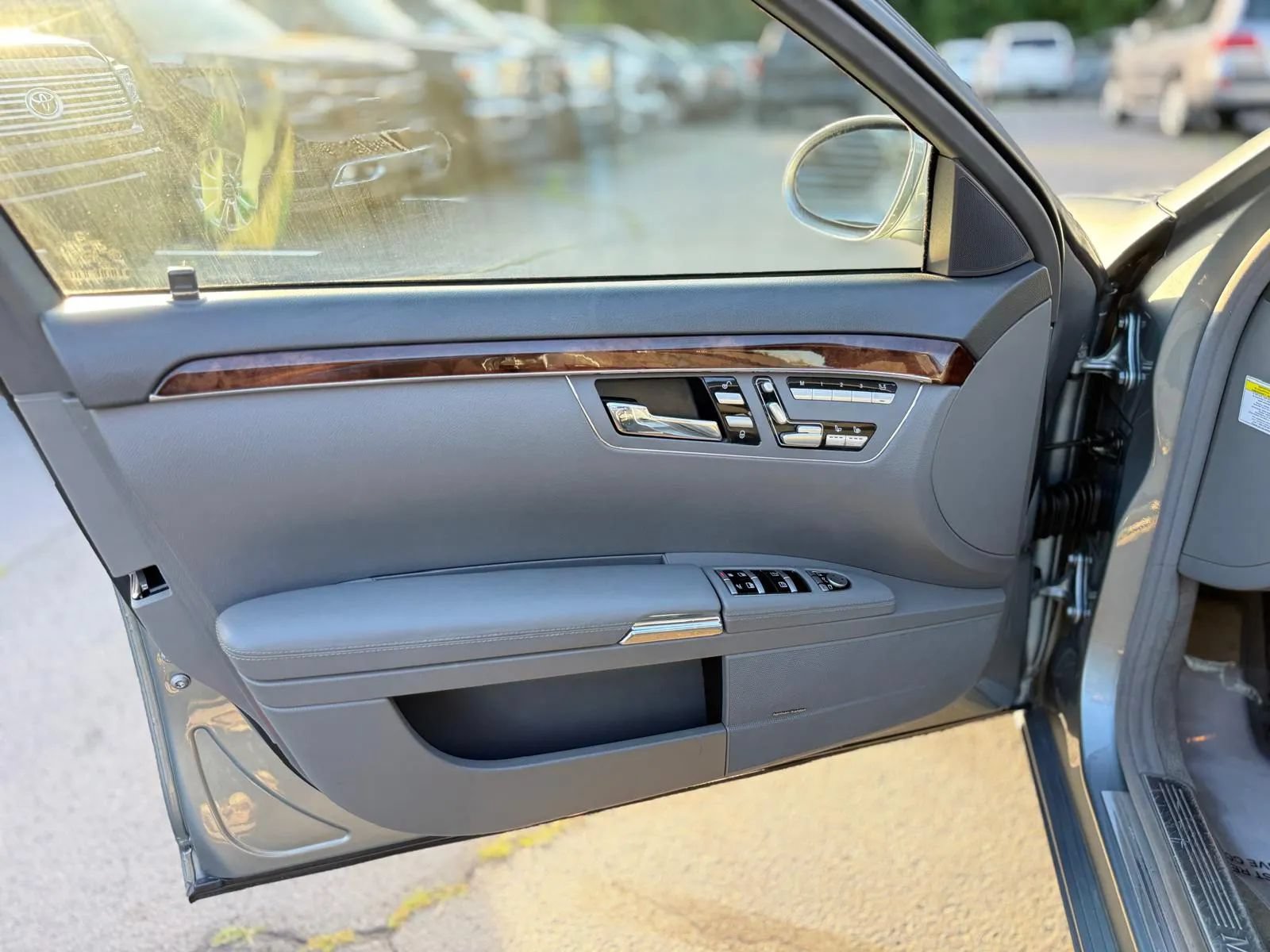 Used 2009 Mercedes-Benz S 550 image 9