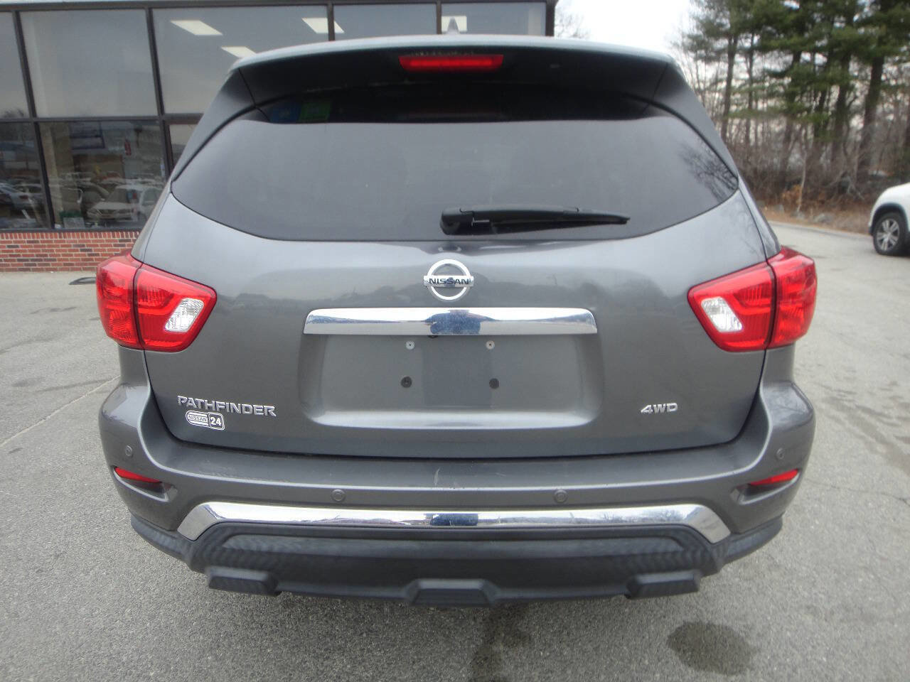 Used 2019 Nissan Pathfinder S image 5