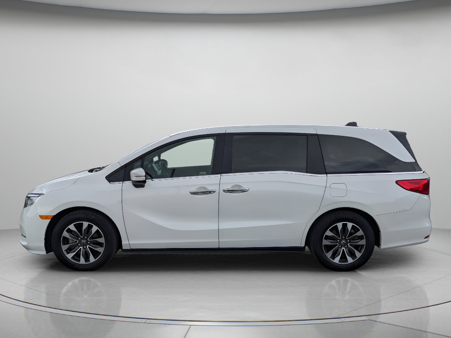 Used 2024 Honda Odyssey EX-L image 3