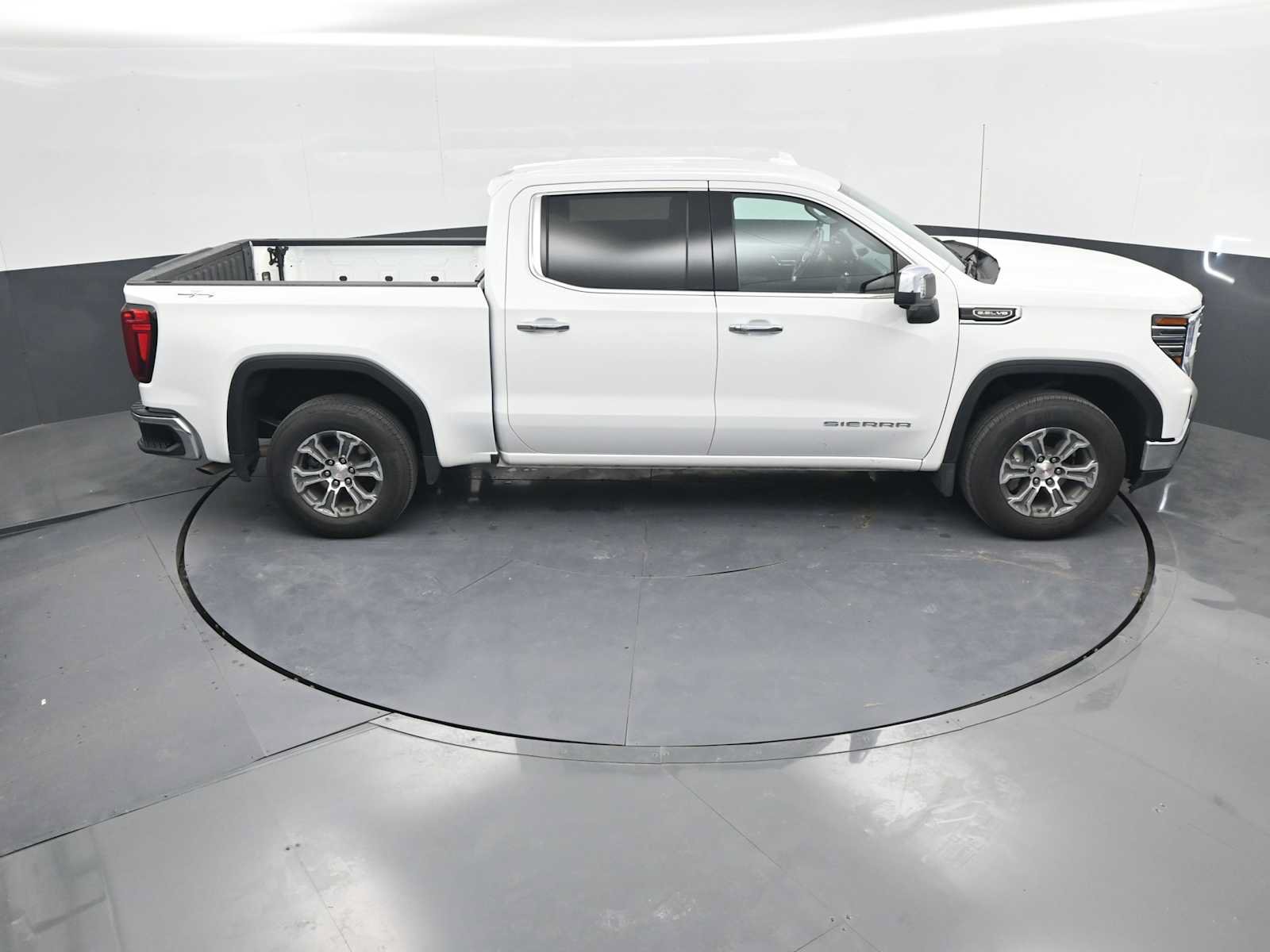 Used 2025 GMC Sierra 1500 SLT AWD/4WD image 43