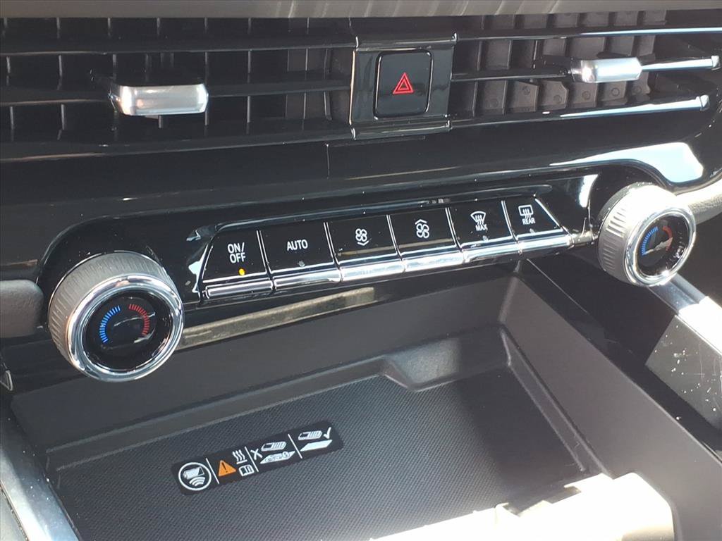 Certified 2025 Chevrolet Suburban Z71 AWD/4WD image 31