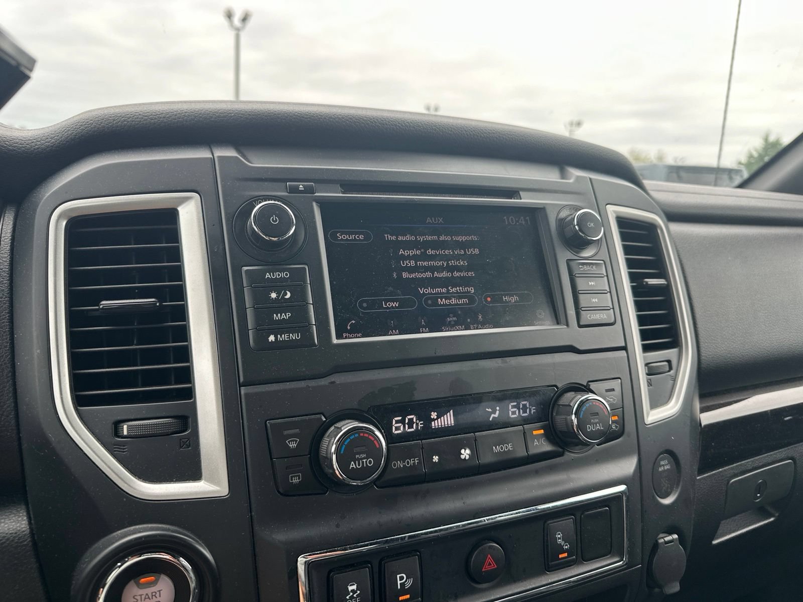 Used 2019 Nissan Titan SV w/ SV Convenience Package RWD image 10