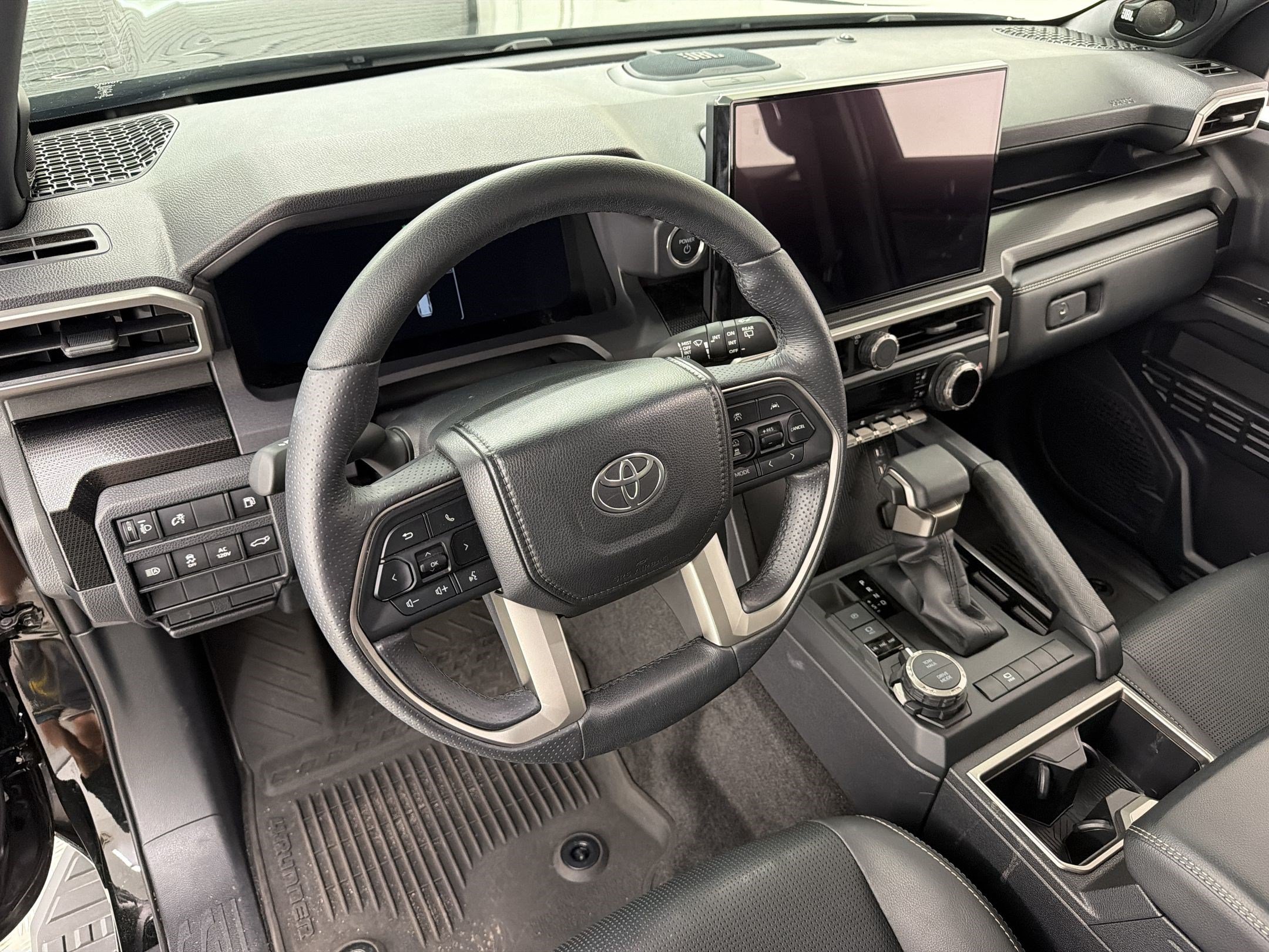 Used 2025 Toyota 4Runner Limited AWD/4WD image 4