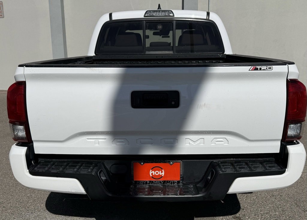 Used 2018 Toyota Tacoma SR image 3