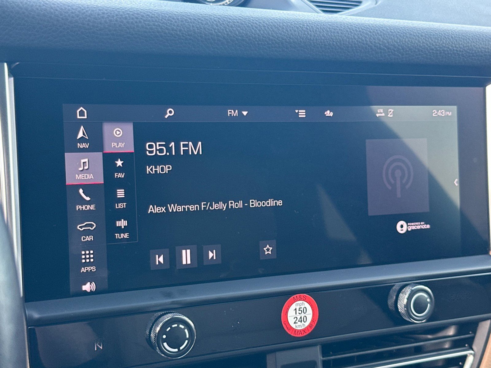 Used 2024 Porsche Macan w/ Premium Plus Package image 18