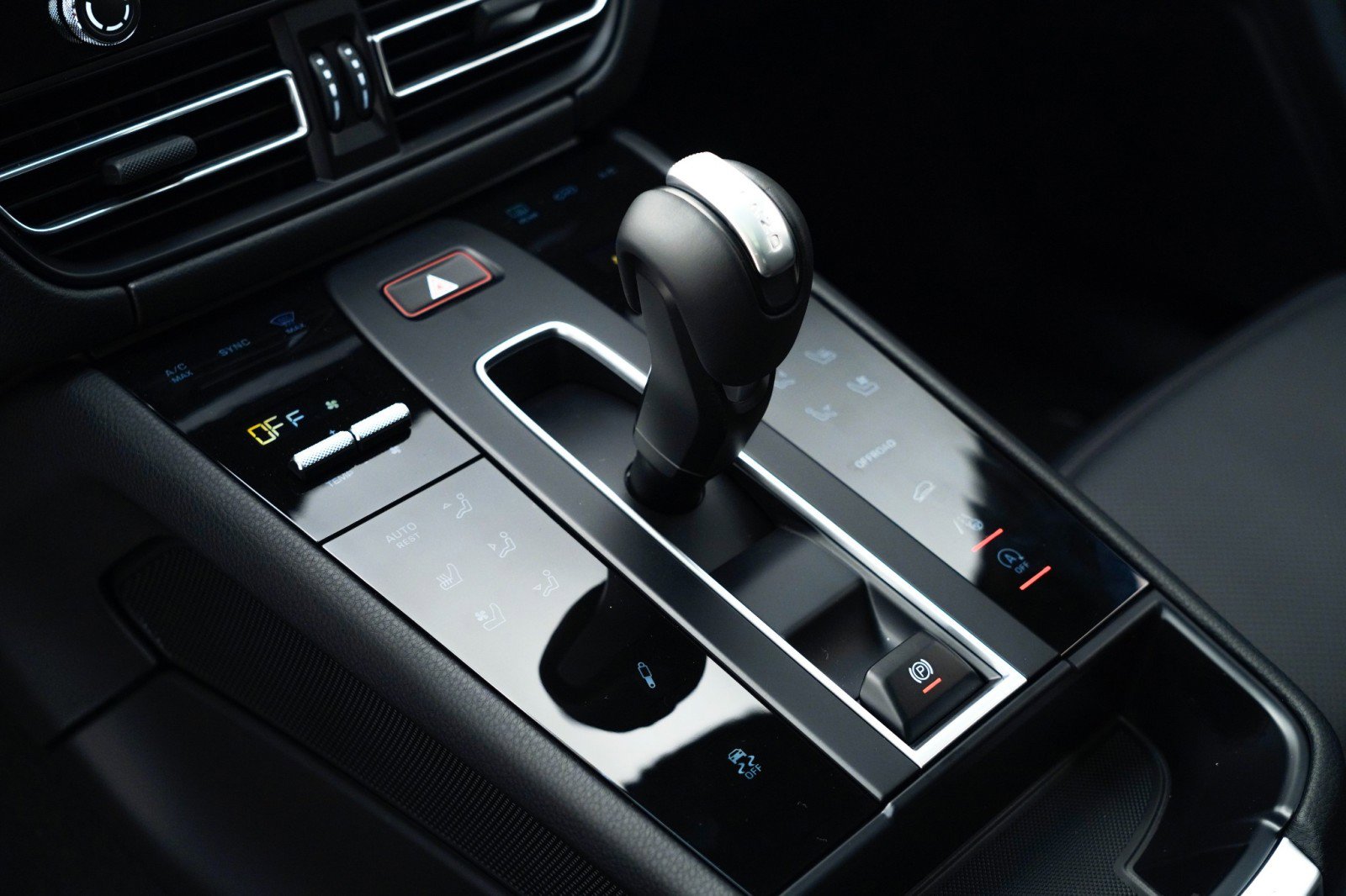 Certified 2026 Porsche Macan Turbo image 30