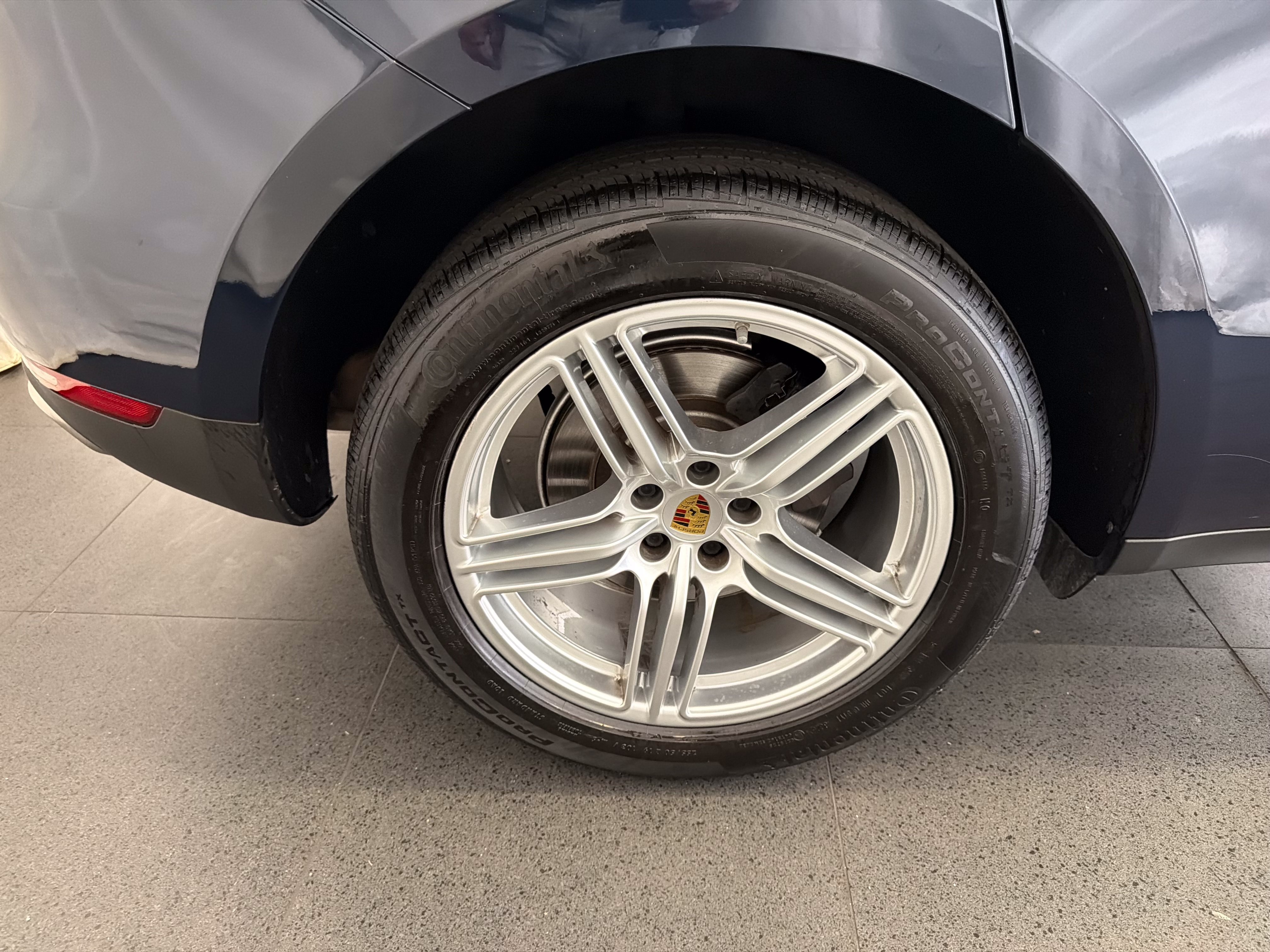 Certified 2021 Porsche Macan AWD/4WD image 12