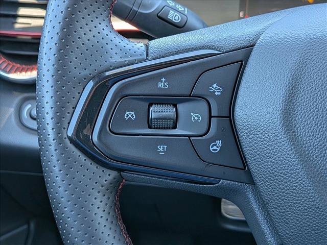 Used 2025 Chevrolet Trax RS FWD image 12