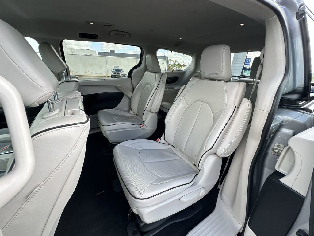 Used 2018 Chrysler Pacifica Limited w/ Advanced Safetytec Group FWD image 31