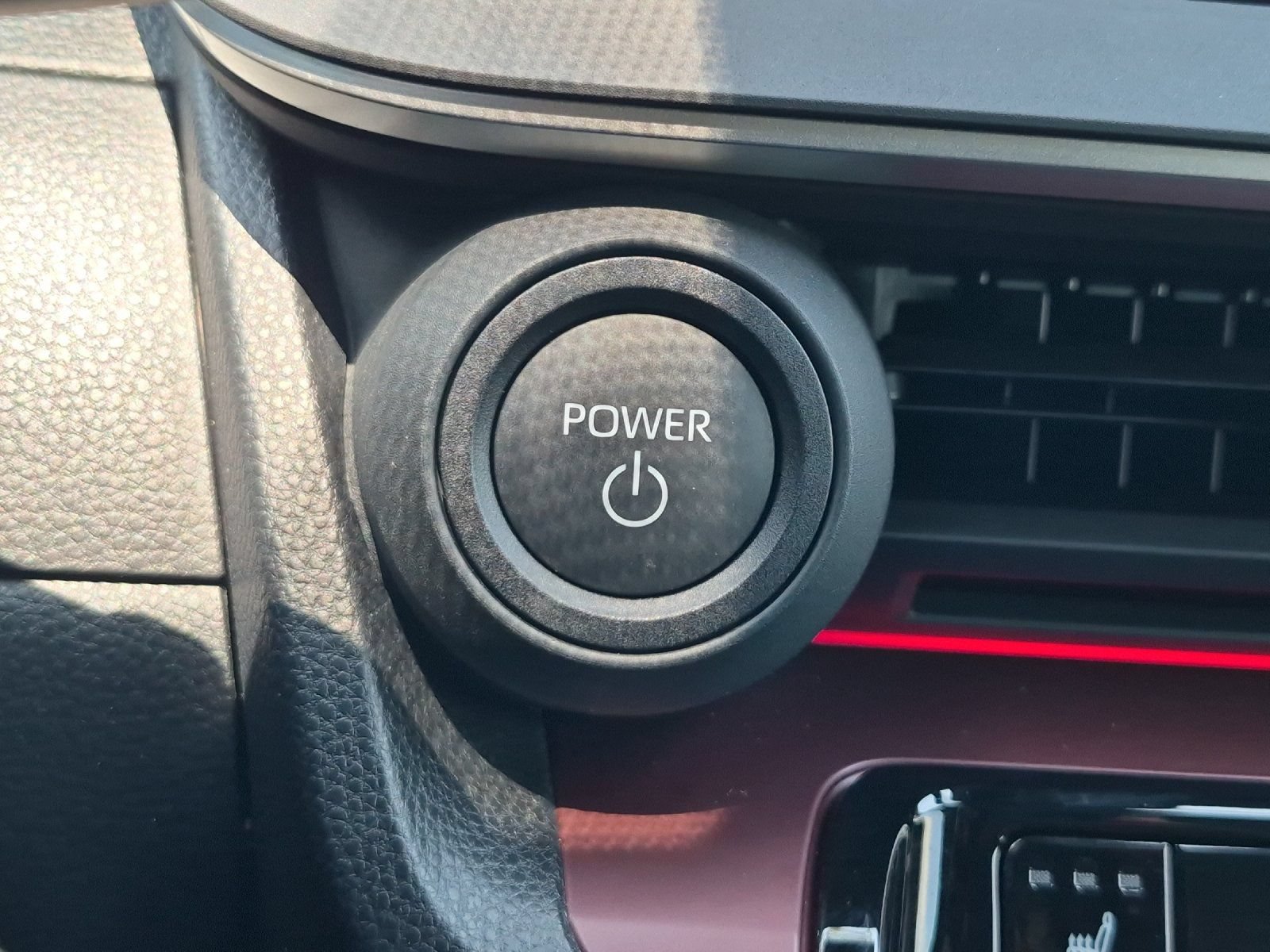 Certified 2025 Toyota Prius Plug-In Hybrid FWD image 19