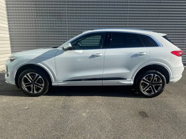 Certified 2025 Audi Q5 Premium AWD/4WD image 2