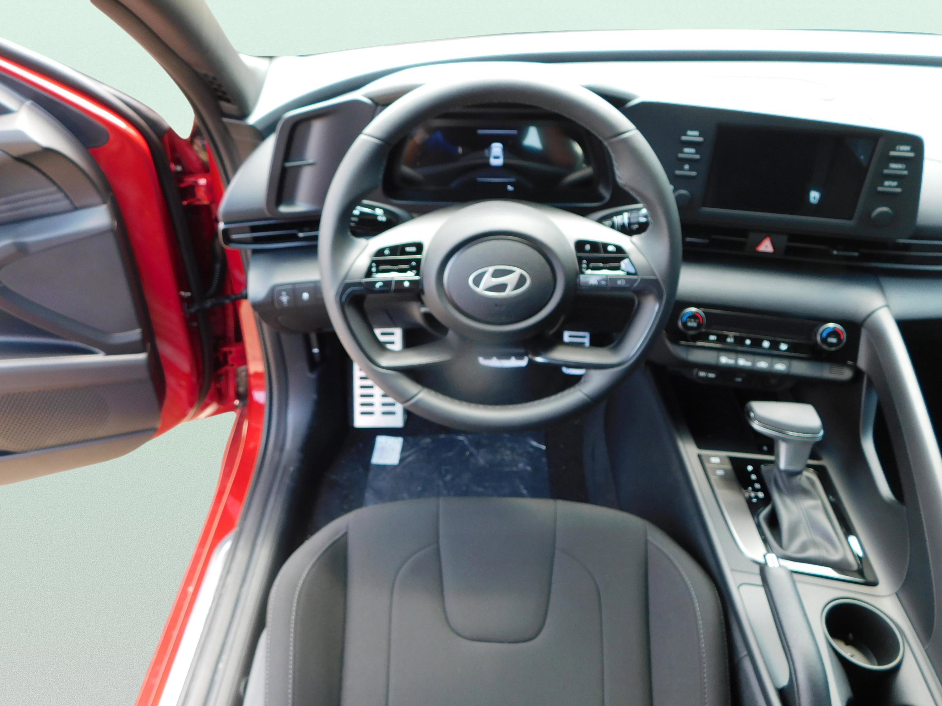 Used 2025 Hyundai Elantra Sport FWD image 10