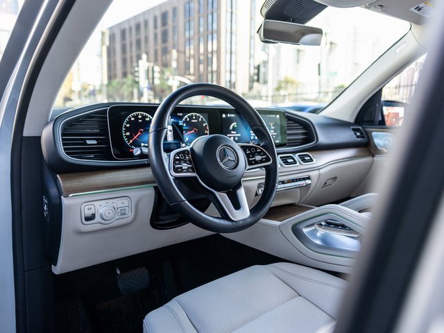 Used 2022 Mercedes-Benz GLE 350 4MATIC image 4