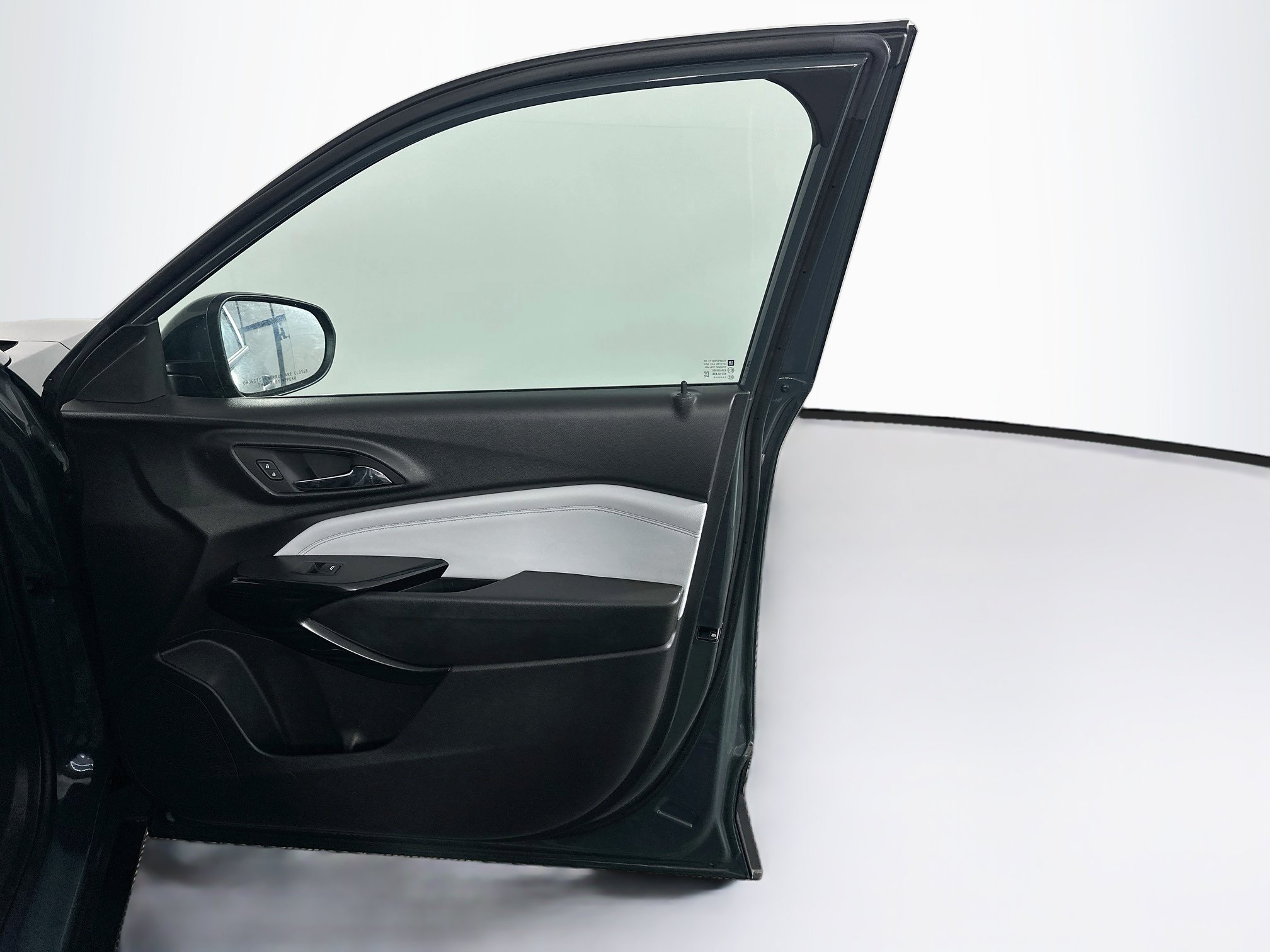 Used 2025 Chevrolet Trax LT FWD image 31