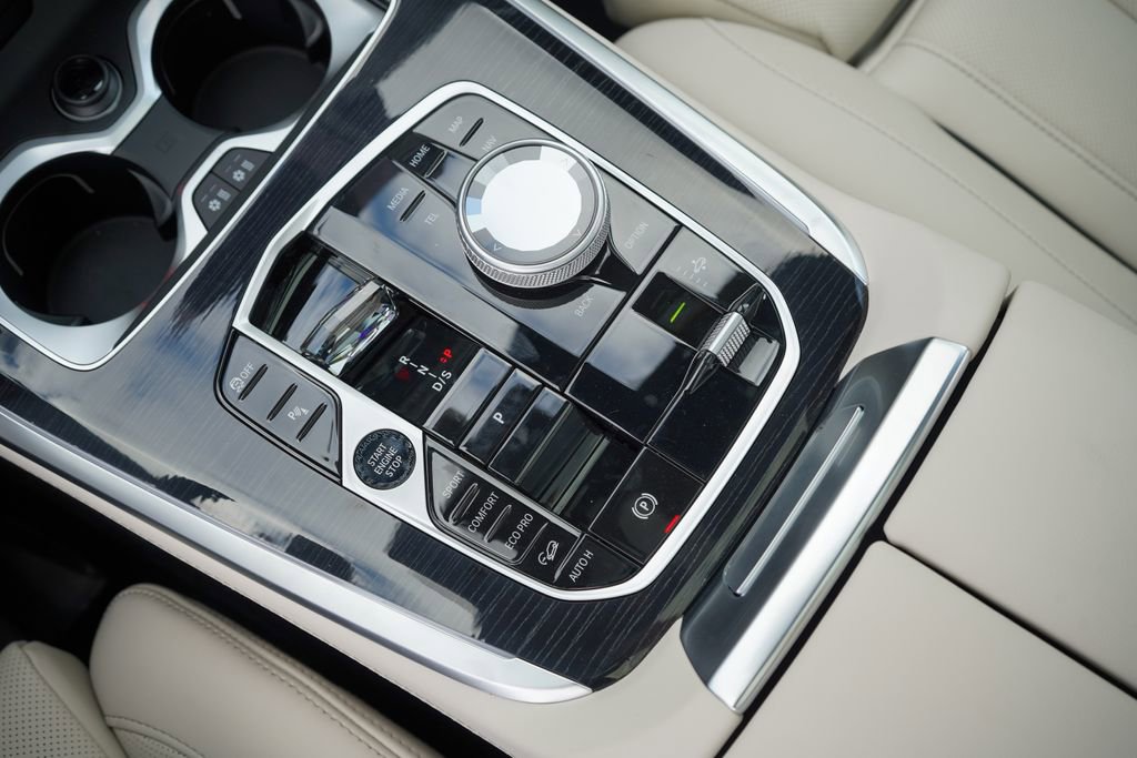 New 2026 BMW X7 M60i image 19