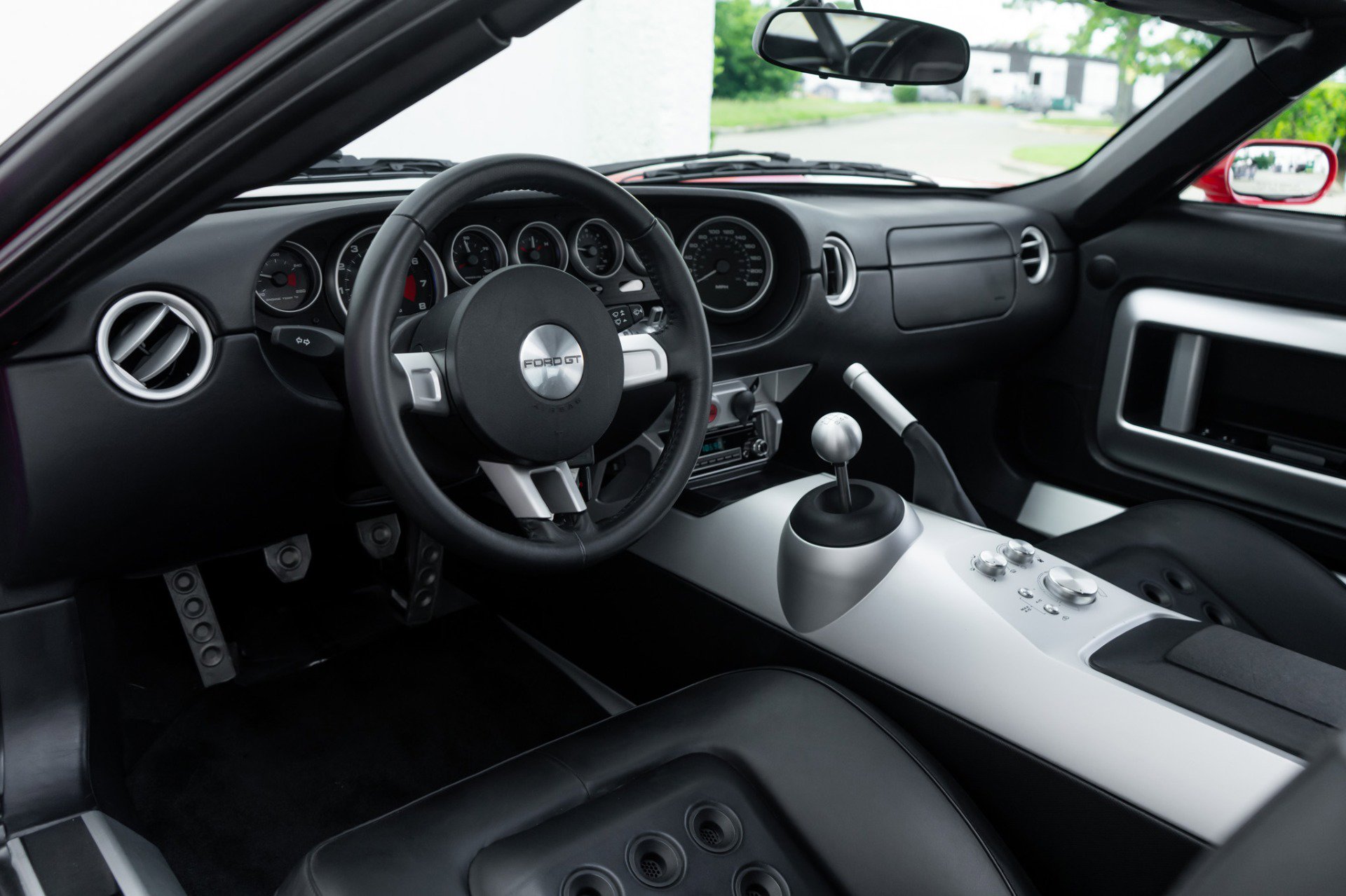 Used 2005 Ford GT RWD image 6